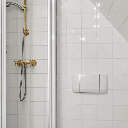 2 Bedroom Cozy In Apartment
